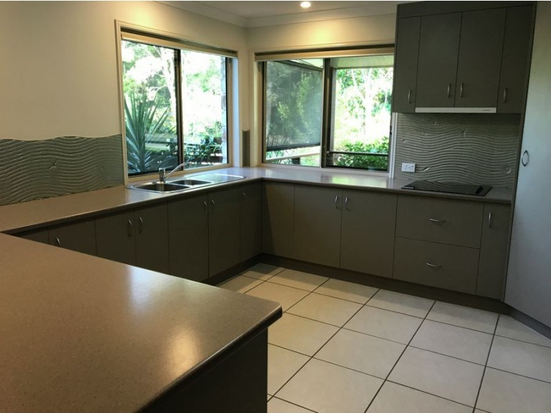 7 Parkside Drive, Beerwah QLD 4519