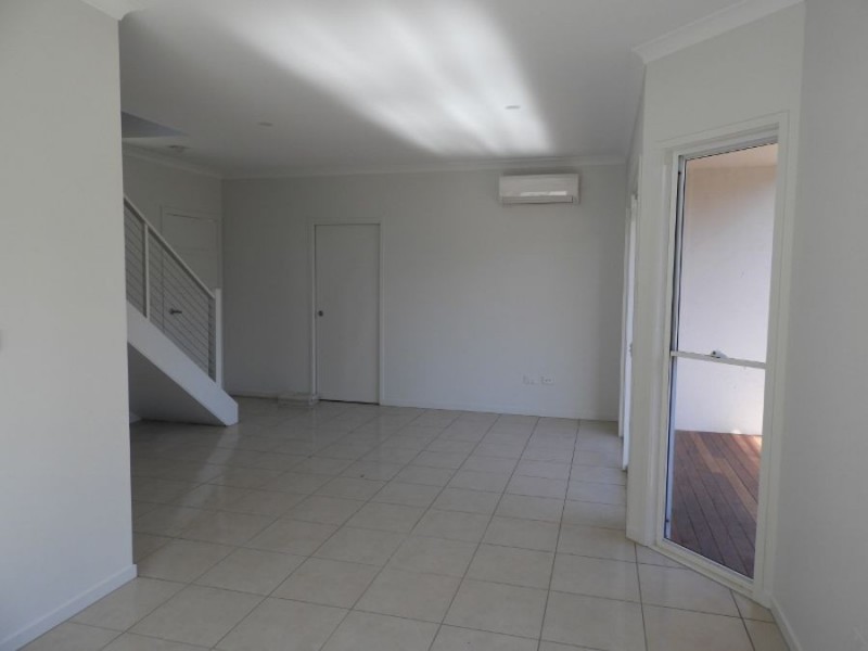 5,6 / 6 Gympie St North, Landsborough QLD 4550