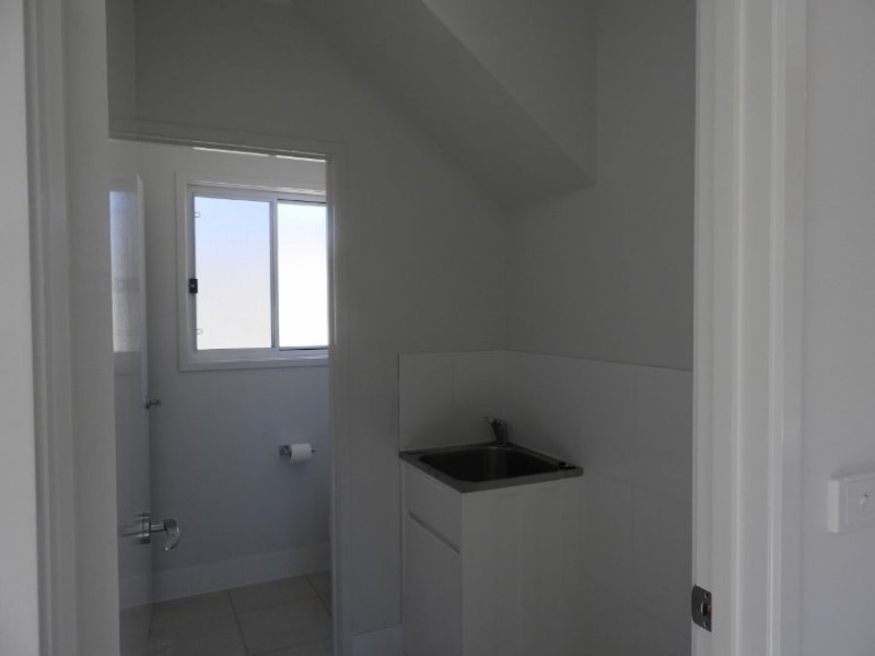 5,6 / 6 Gympie St North, Landsborough QLD 4550