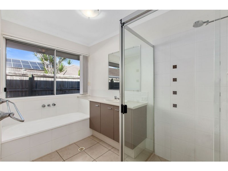 2 Winston Court, Landsborough QLD 4550