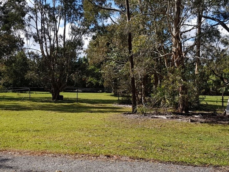 8 Hardwood Road, Landsborough QLD 4550