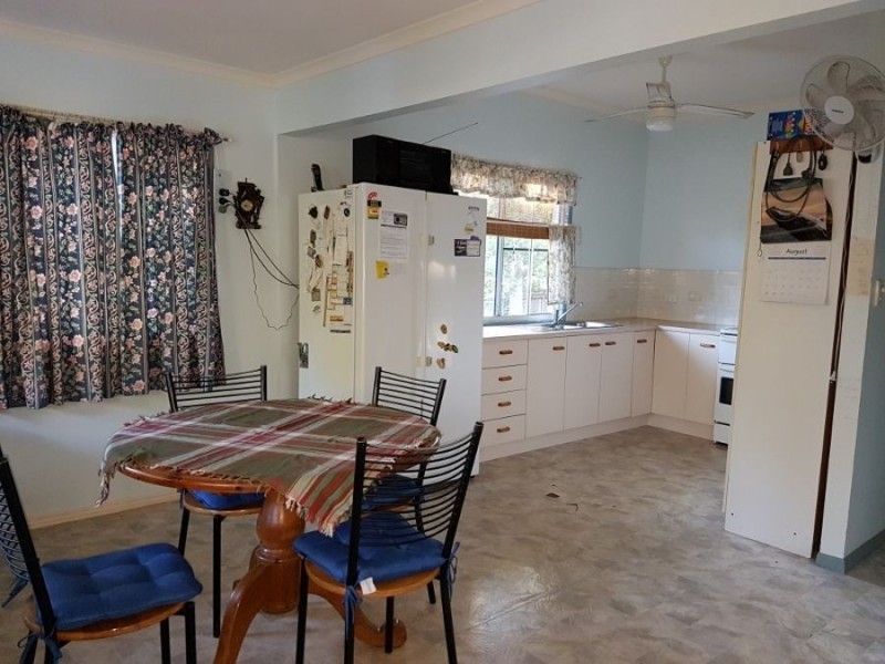 8 Hardwood Road, Landsborough QLD 4550