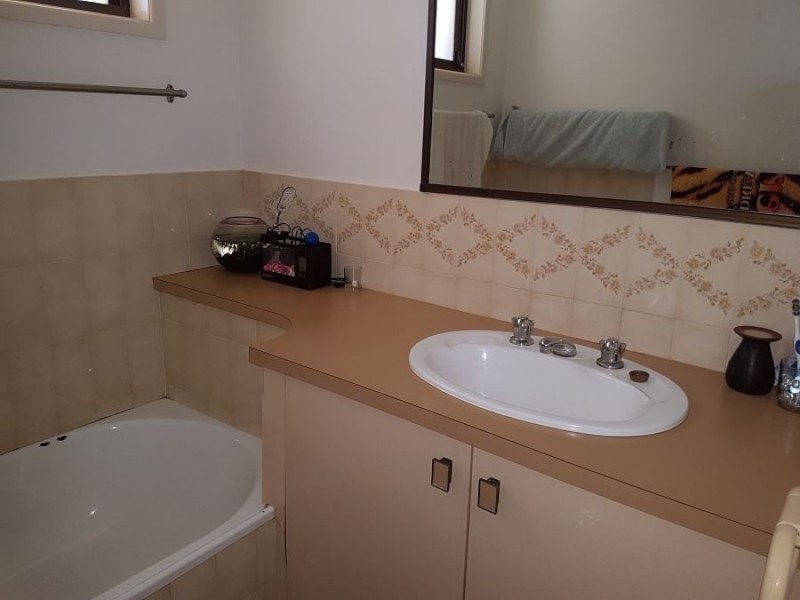 80 Kings Road, Glass House Mountains QLD 4518