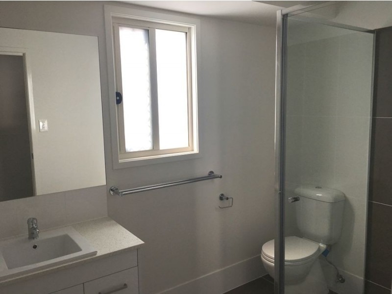 2/5 Buckley Street, Landsborough QLD 4550