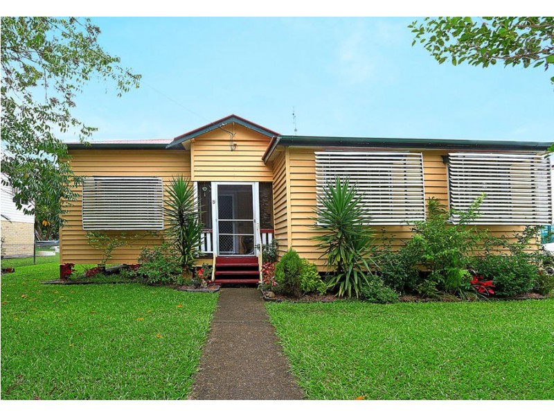 8 Railway Street, Landsborough QLD 4550