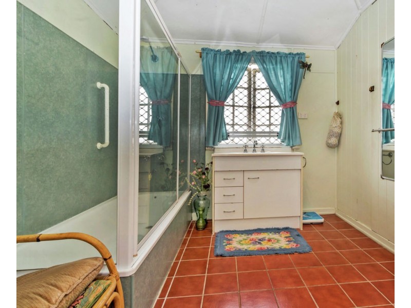 8 Railway Street, Landsborough QLD 4550