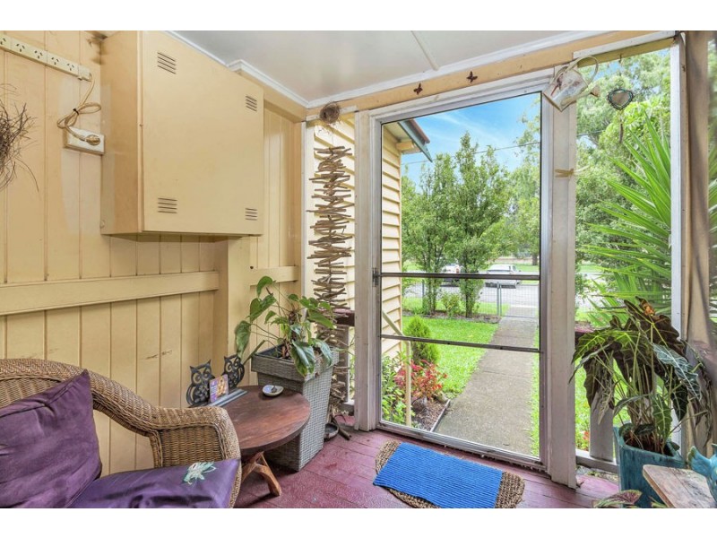 8 Railway Street, Landsborough QLD 4550