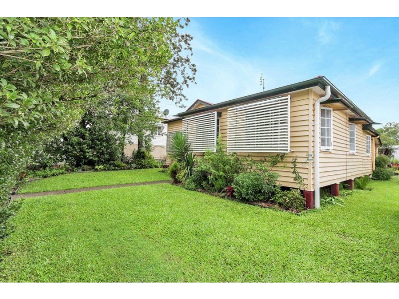 8 Railway Street, Landsborough QLD 4550