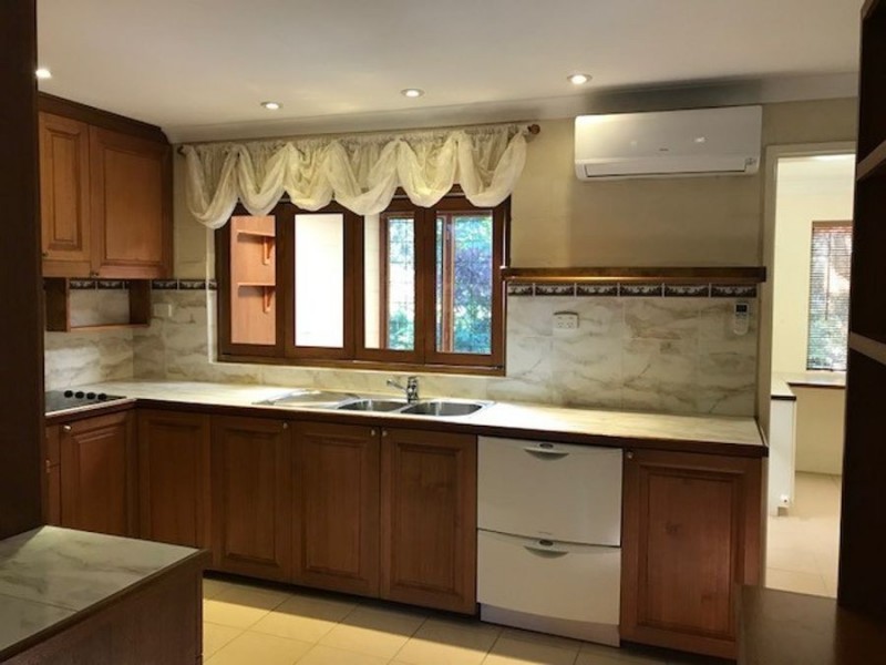 6 Burgess Street, Glass House Mountains QLD 4518
