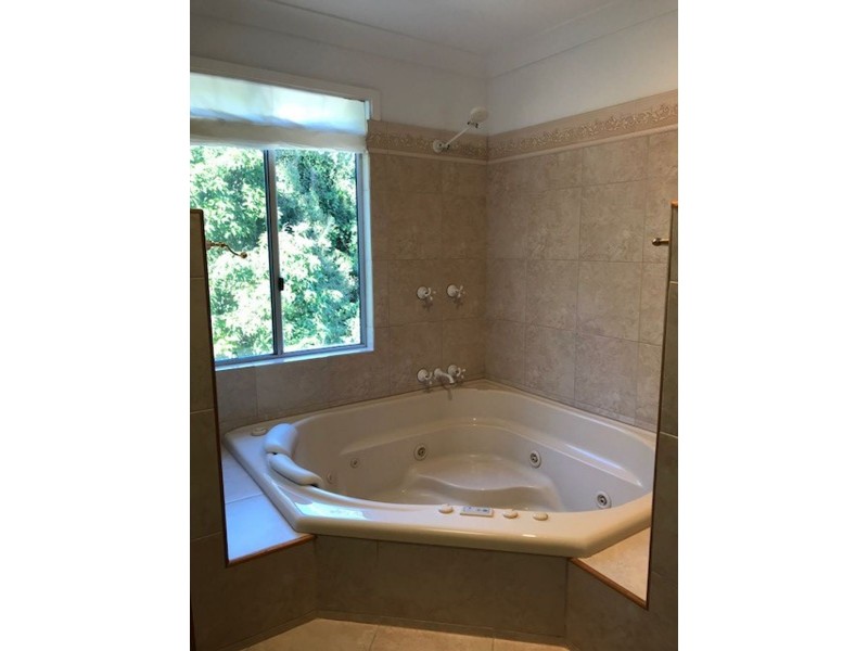 6 Burgess Street, Glass House Mountains QLD 4518