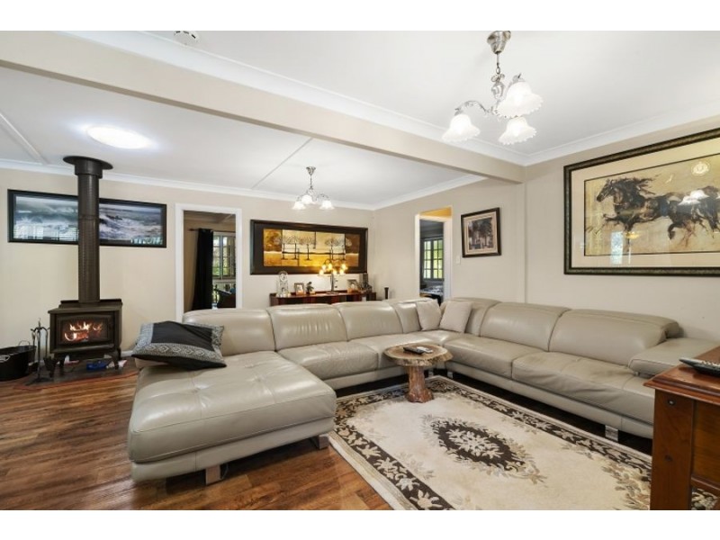 77 Calderwood Road, Landsborough QLD 4550