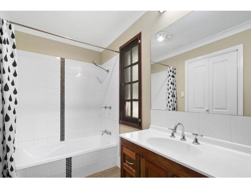 77 Calderwood Road, Landsborough QLD 4550