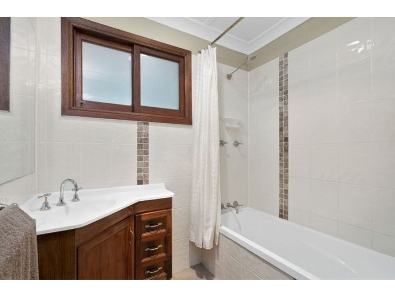 77 Calderwood Road, Landsborough QLD 4550