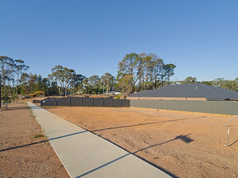 20 Carloway Drive, Mckenzie Hill VIC 3451