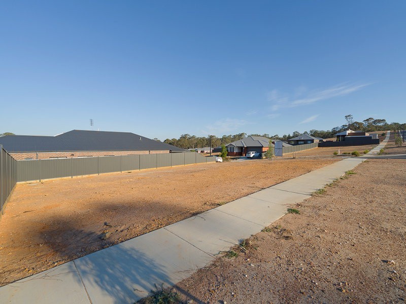 20 Carloway Drive, Mckenzie Hill VIC 3451