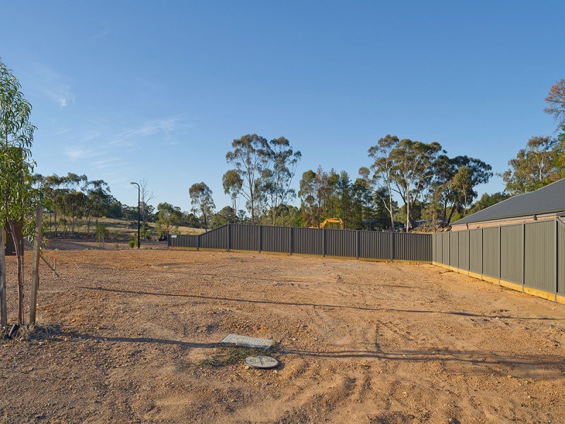 20 Carloway Drive, Mckenzie Hill VIC 3451