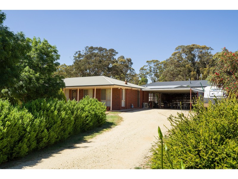 16 Eleanor Drive, Campbells Creek VIC 3451