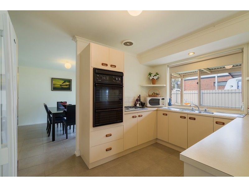 16 Eleanor Drive, Campbells Creek VIC 3451