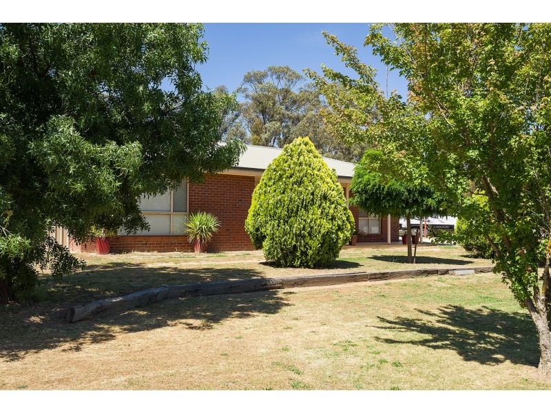 16 Eleanor Drive, Campbells Creek VIC 3451