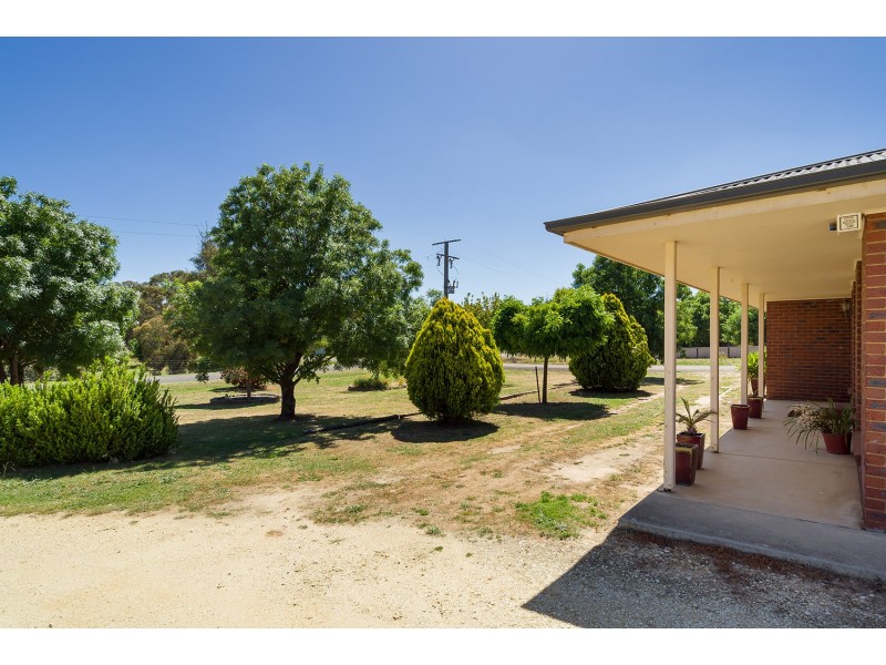16 Eleanor Drive, Campbells Creek VIC 3451