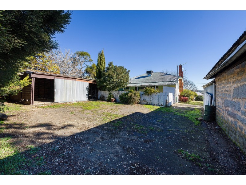 4 Maclise Street, Castlemaine VIC 3450