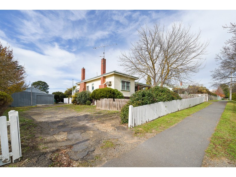 4 Maclise Street, Castlemaine VIC 3450
