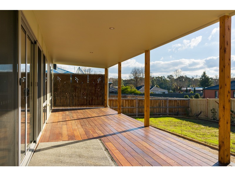 4 Roalies Place, Campbells Creek VIC 3451