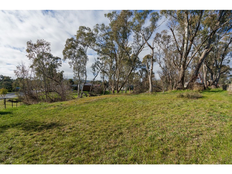 142 Victoria Street, Harcourt VIC 3453