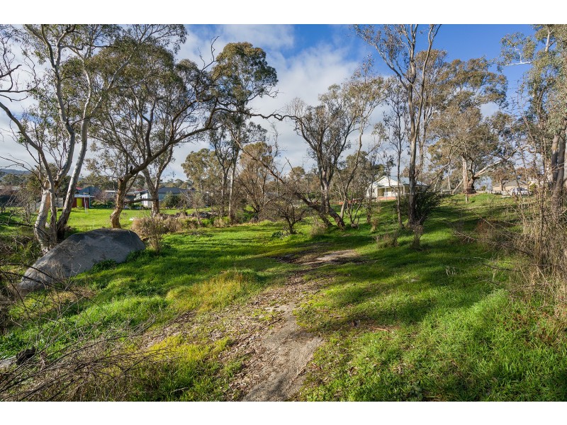 142 Victoria Street, Harcourt VIC 3453