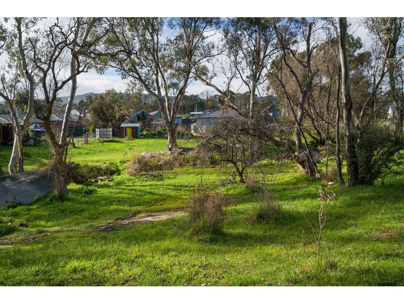 142 Victoria Street, Harcourt VIC 3453