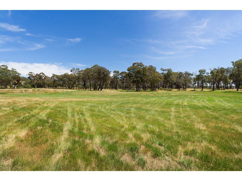 1/30 Finnings Road, Elphinstone VIC 3448