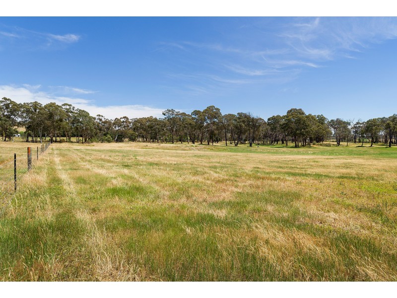 1/30 Finnings Road, Elphinstone VIC 3448