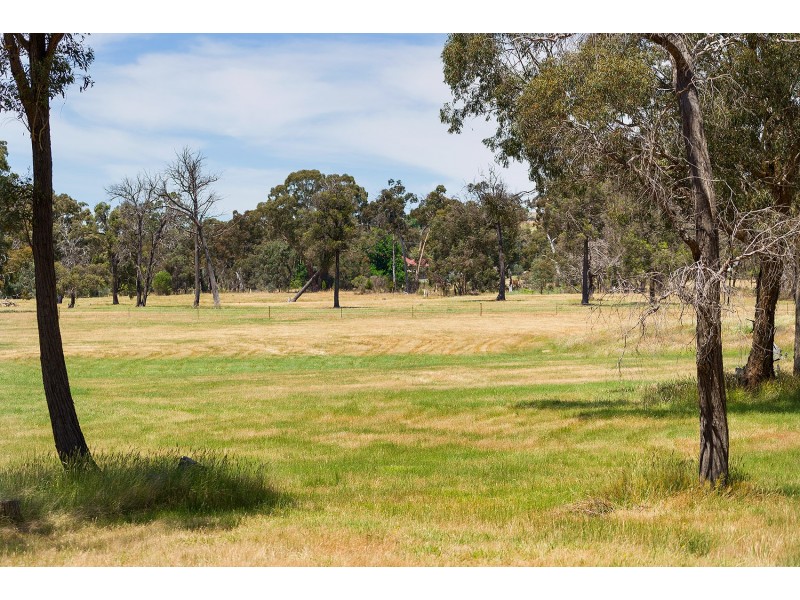 1/30 Finnings Road, Elphinstone VIC 3448