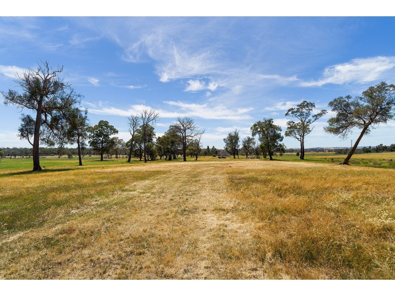 2/2426 Harmony Way, Elphinstone VIC 3448