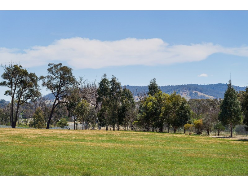 2/2426 Harmony Way, Elphinstone VIC 3448