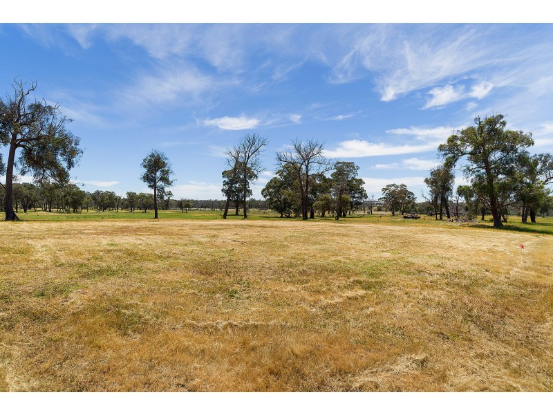 2/2426 Harmony Way, Elphinstone VIC 3448