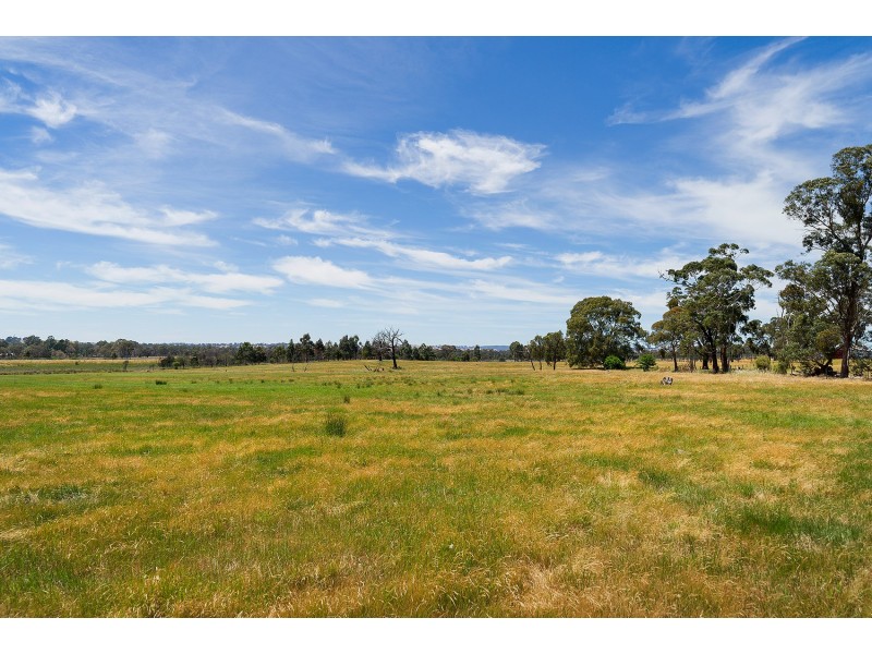 2/2426 Harmony Way, Elphinstone VIC 3448