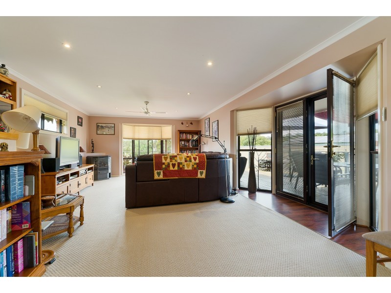 12 Preshaw Street, Castlemaine VIC 3450