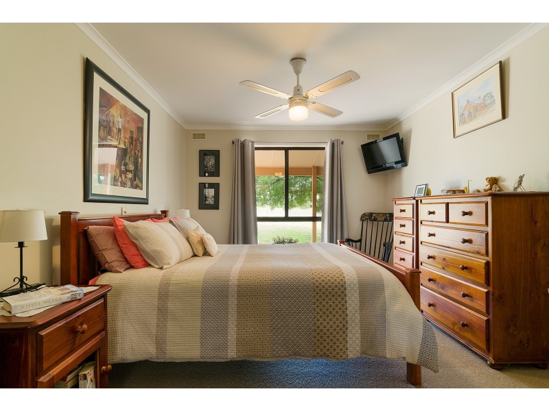 12 Preshaw Street, Castlemaine VIC 3450