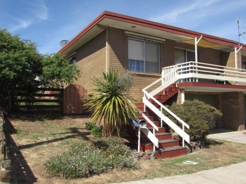 2/66 Berkeley Street, Castlemaine VIC 3450