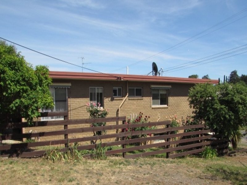 2/66 Berkeley Street, Castlemaine VIC 3450