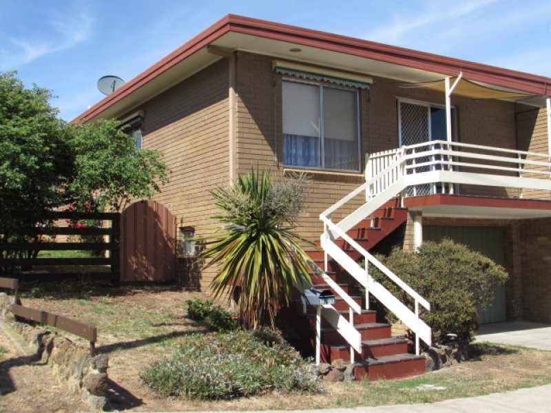 2/66 Berkeley Street, Castlemaine VIC 3450