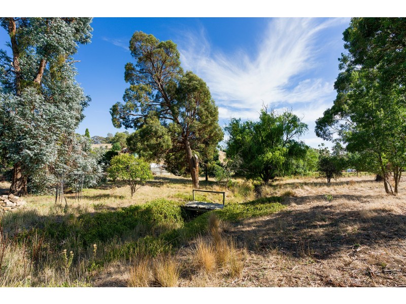 1 Newstead Road, Guildford VIC 3451