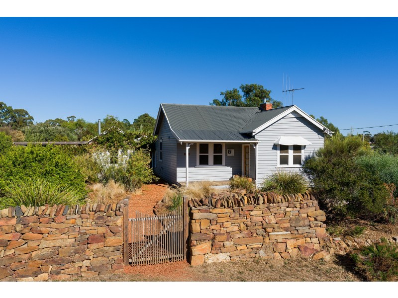 26 Steele Street, Chewton VIC 3451