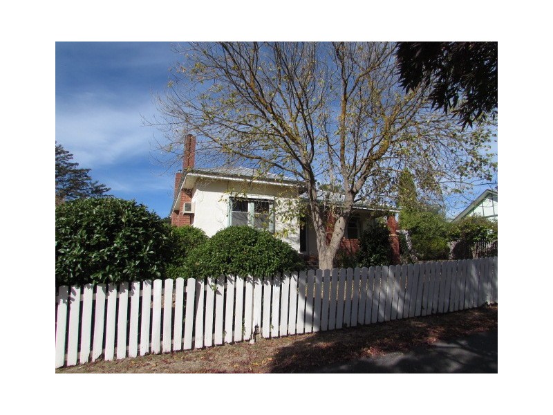 4 Maclise Street, Castlemaine VIC 3450