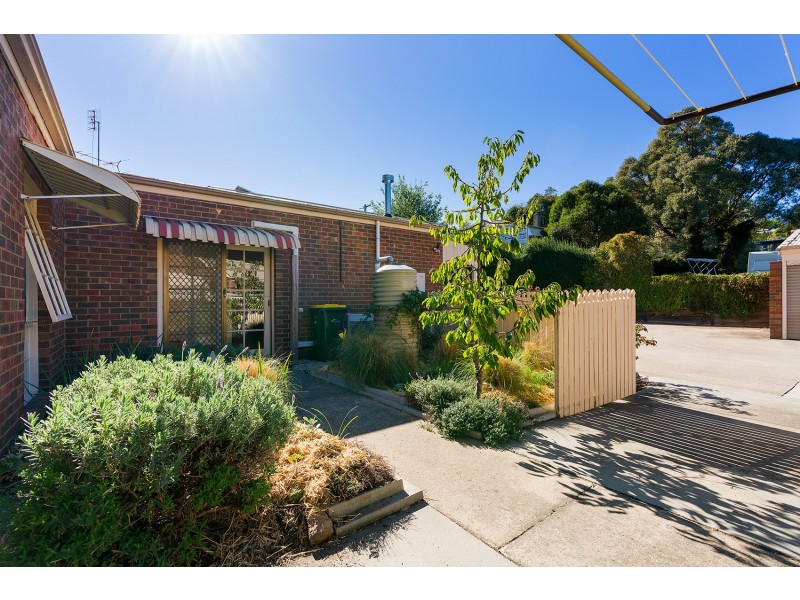 2/104 Mostyn Street, Castlemaine VIC 3450