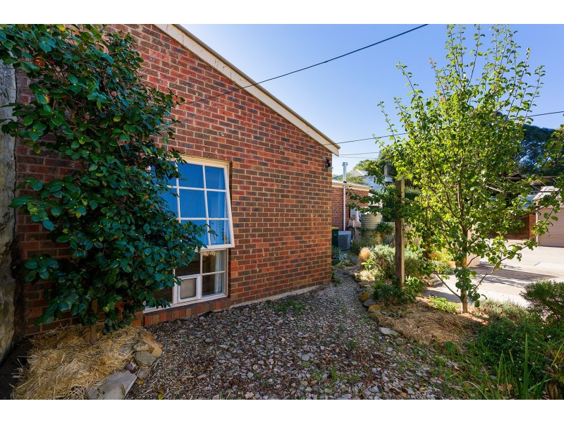 2/104 Mostyn Street, Castlemaine VIC 3450