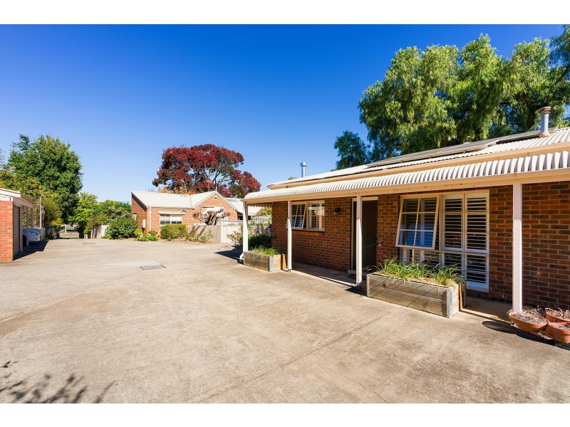 2/104 Mostyn Street, Castlemaine VIC 3450