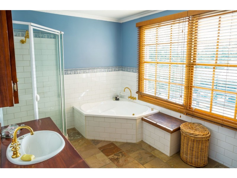 949 Newstead-Guildford Road, Guildford VIC 3451