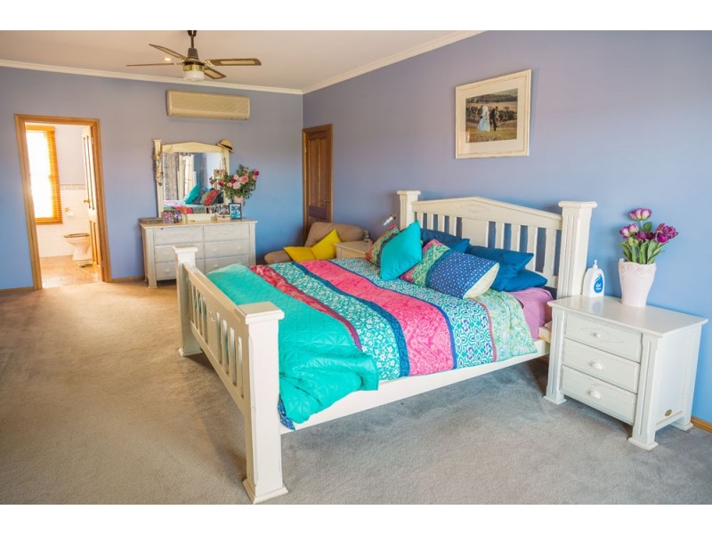 949 Newstead-Guildford Road, Guildford VIC 3451